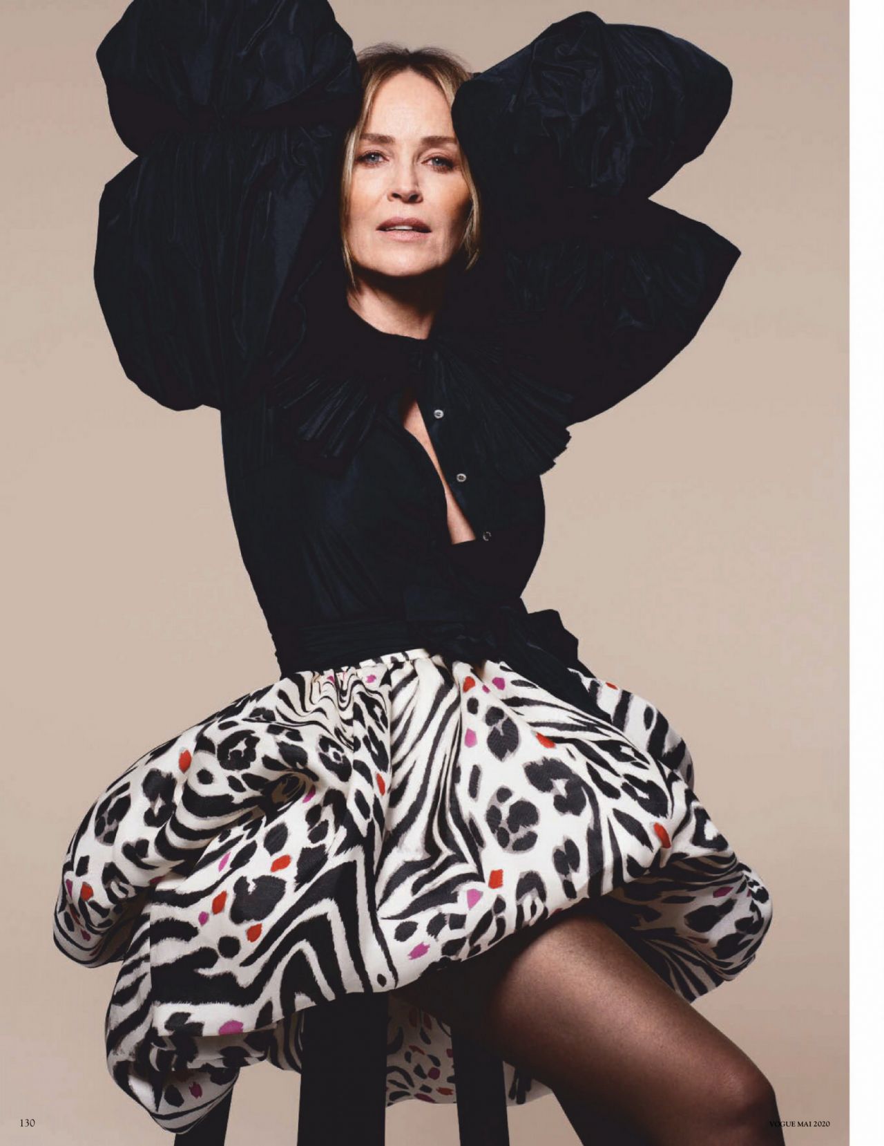 Модель Наташа Поли снялась полностью обнаженной для Vogue 