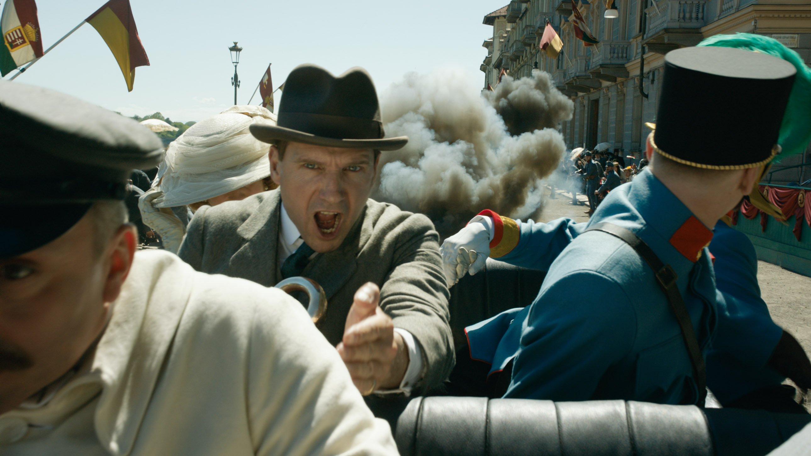 Кінгс Мен  Ralph Fiennes as Oxford in 20th Century Studios’ THE KING’S MAN. Photo Credit: Courtesy of 20th Century Studios. © 2020 Twentieth Century Fox Film Corporation. All Rights Reserved.