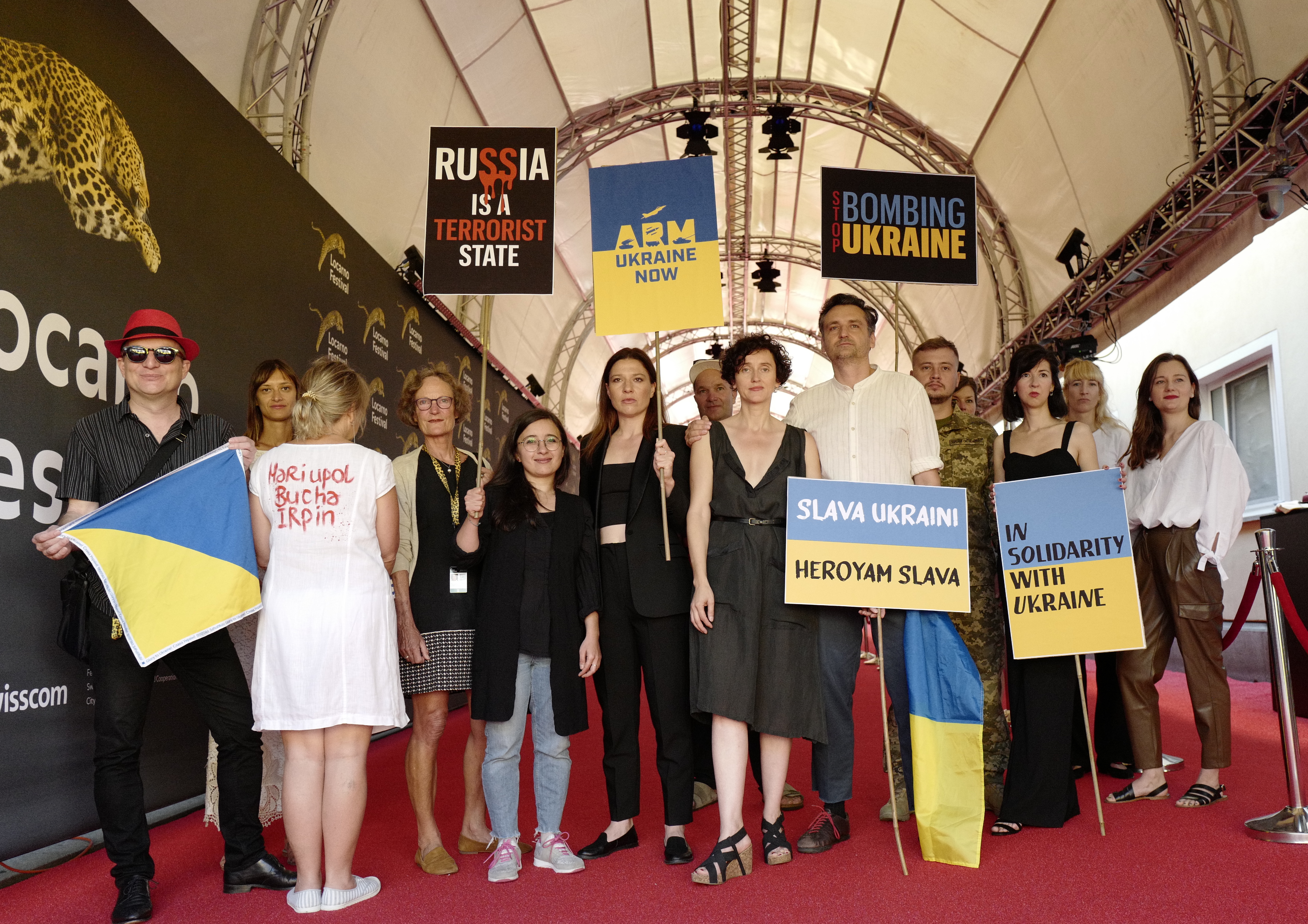 Під час прем’єри знімальна група фільму провела акцію на підтримку України