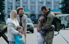 Український серіал уперше запремʼєрять на Netflix: вийшов трейлер проєкту «Перші дні»