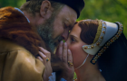 Гамбіт королеви: вийшов український трейлер історичного трилера за участю Джуда Лоу та Алісії Вікандер