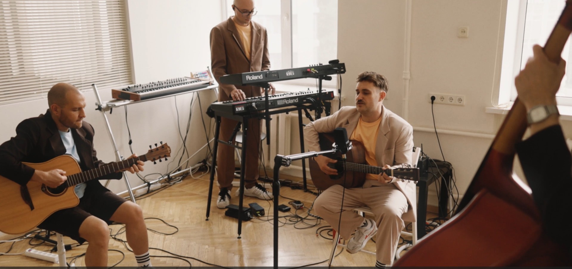 Latexfauna та відчайдушні борці за свободу премʼєра муд-відео на пісню Bureviy, що стала саундтреком українського пригодницького фільму «Троє»