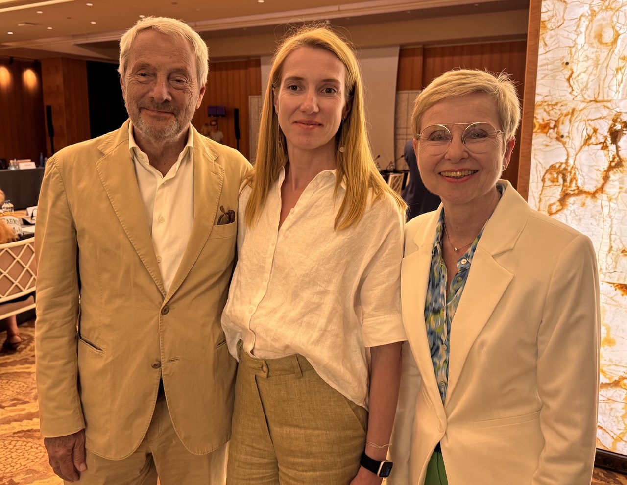 Роберто Чікутто, Вікторія Ярмощук, Сьюзан Ньюман-Баудрілет