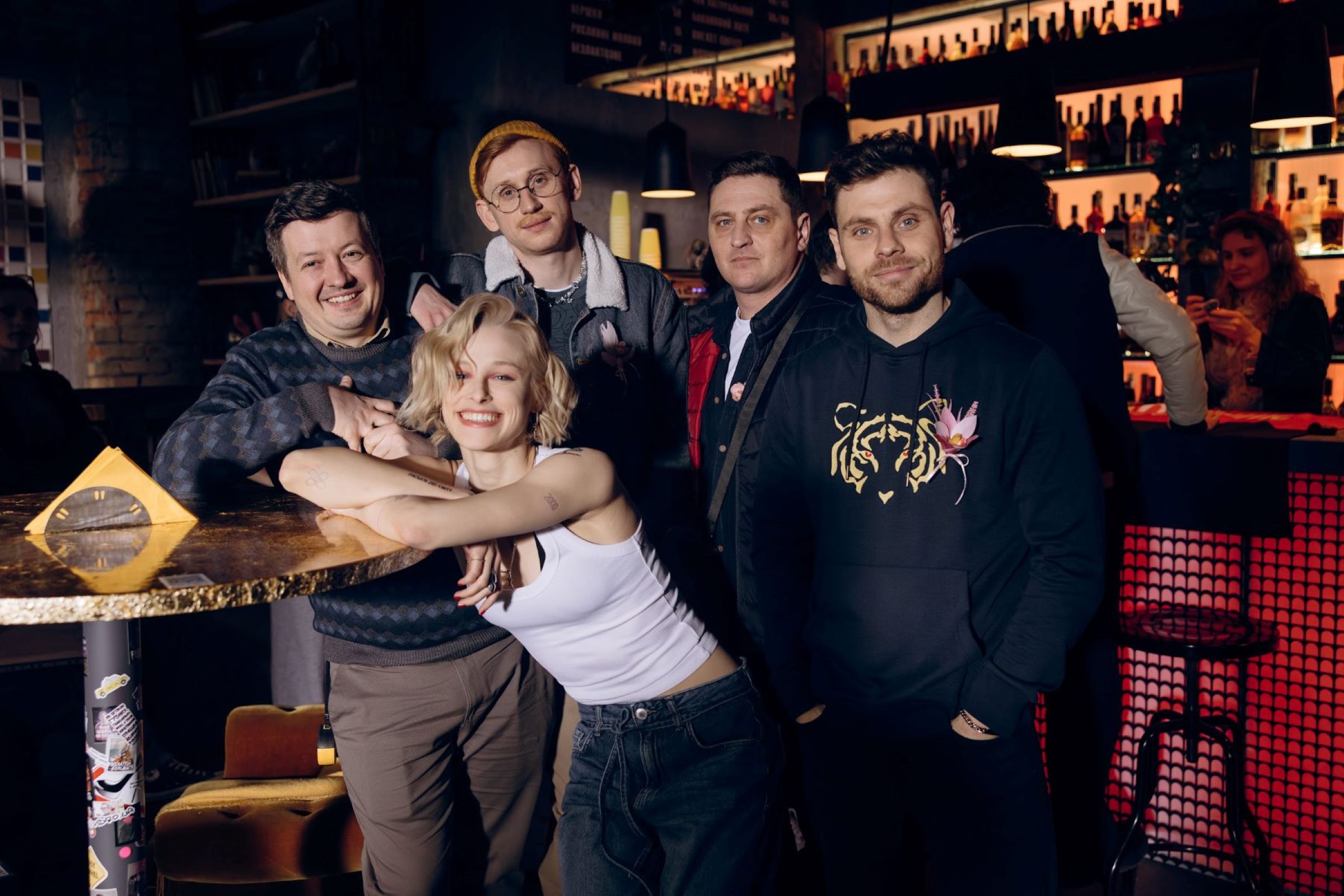 Ховаючи колишню