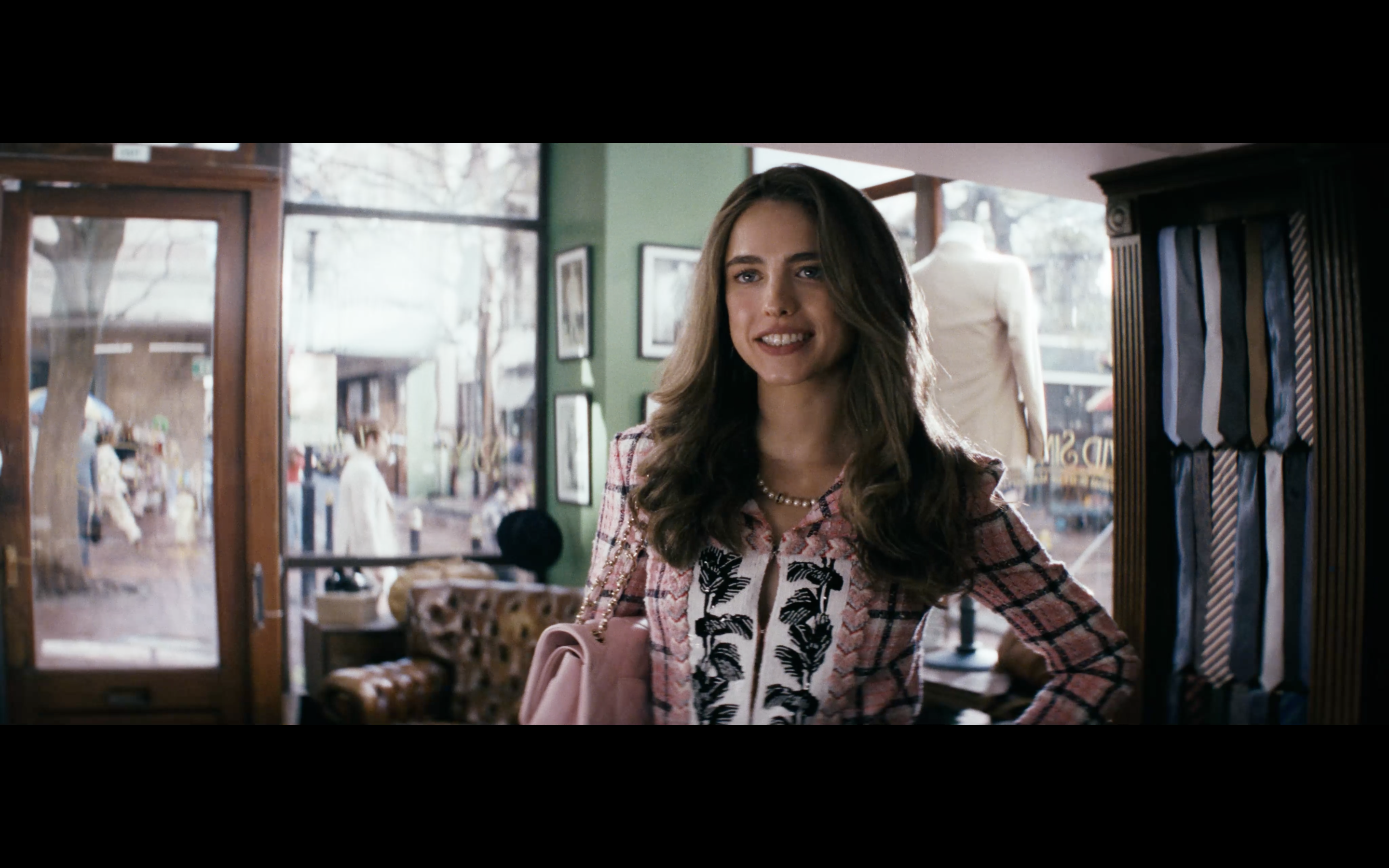 Мисливець за спадком комедійний трилер із Ґленом Павеллом та Маргарет Квеллі