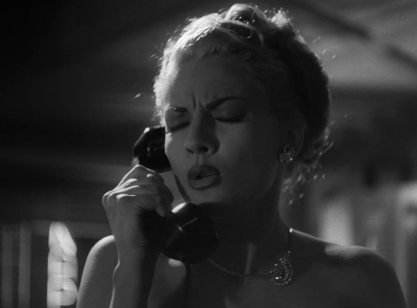 Ніколи не відкривай ті двері (No abras nunca esa puerta) 1952