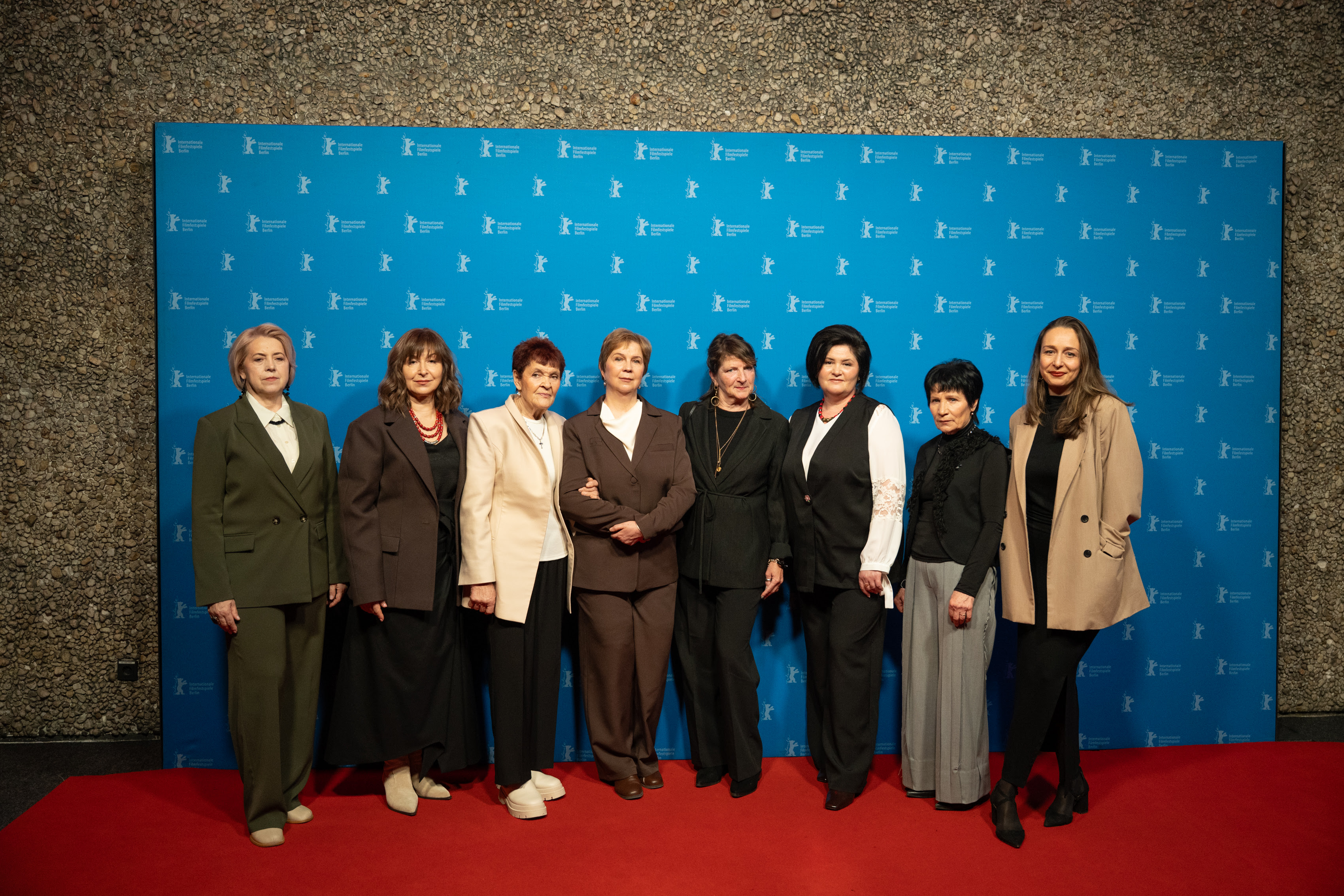 На фото героїні фільму Сліди