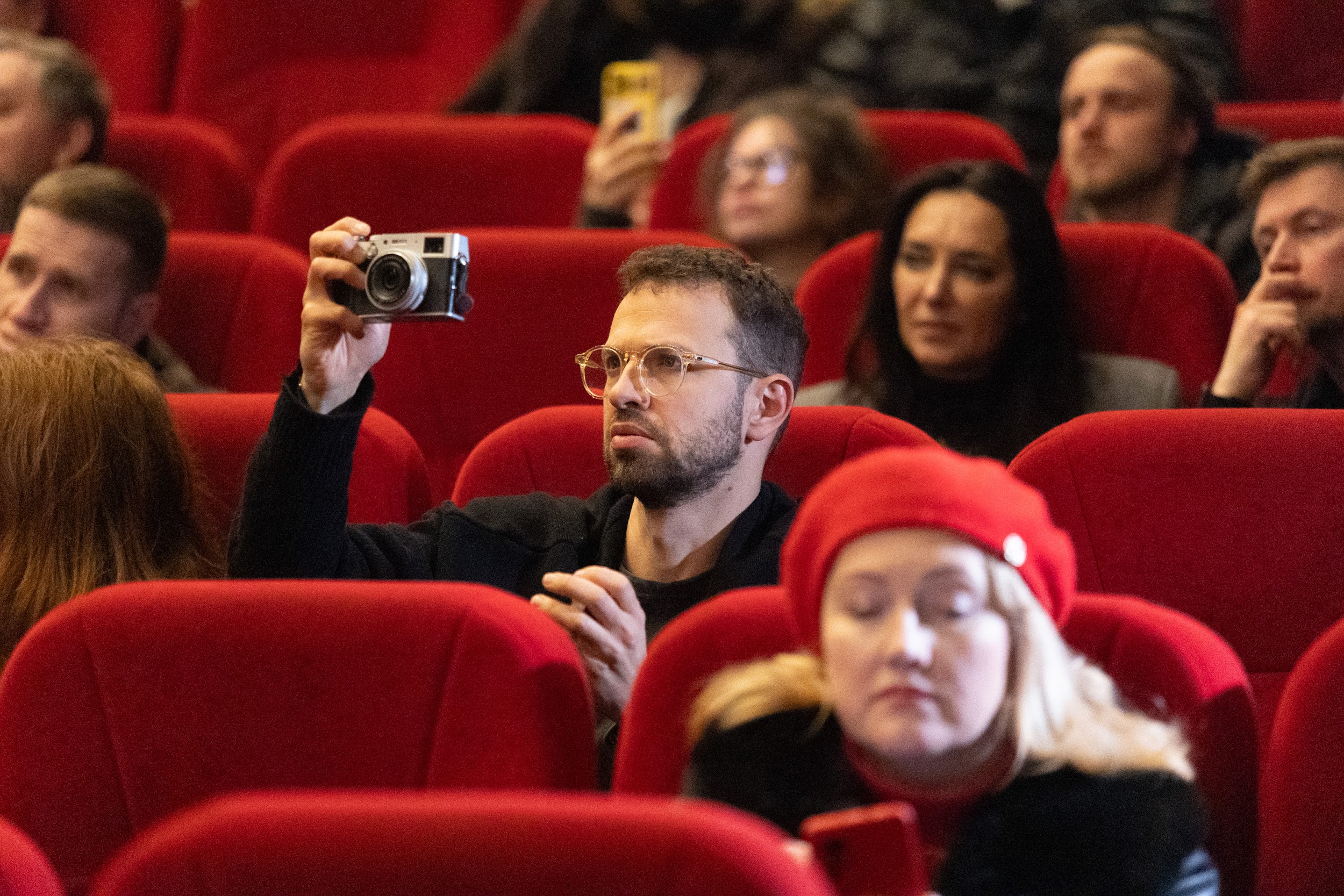 У Києві відбулася премʼєра документального фільму режисера Антона Штуки «Останній Прометей Донбасу» історія енергетиків Курахівської ТЕС, які тримали світло в 10 км від лінії фронту