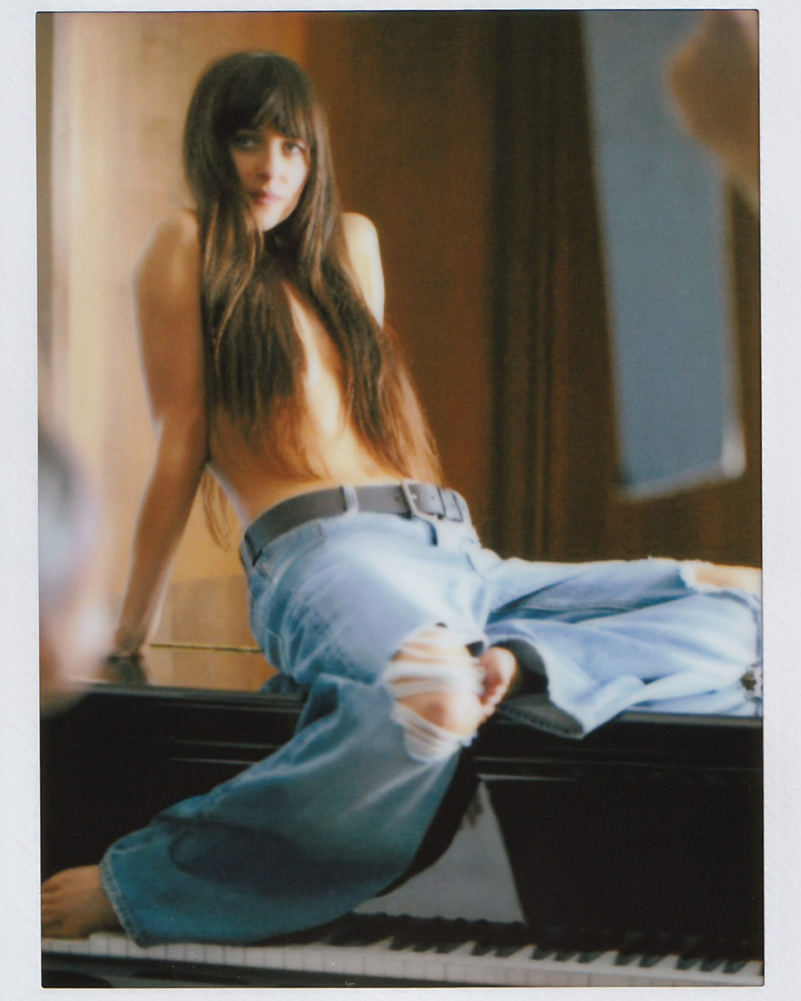 Дакота Джонсон у відвертій фотосесії для Calvin Klein