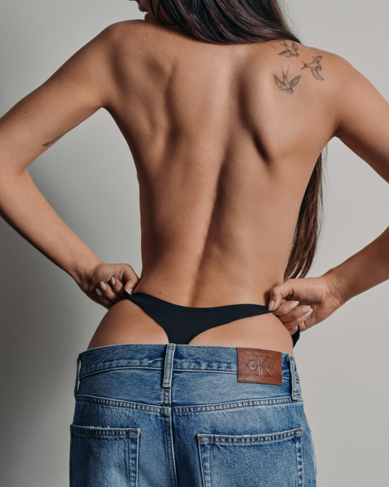 Дакота Джонсон у відвертій фотосесії для Calvin Klein